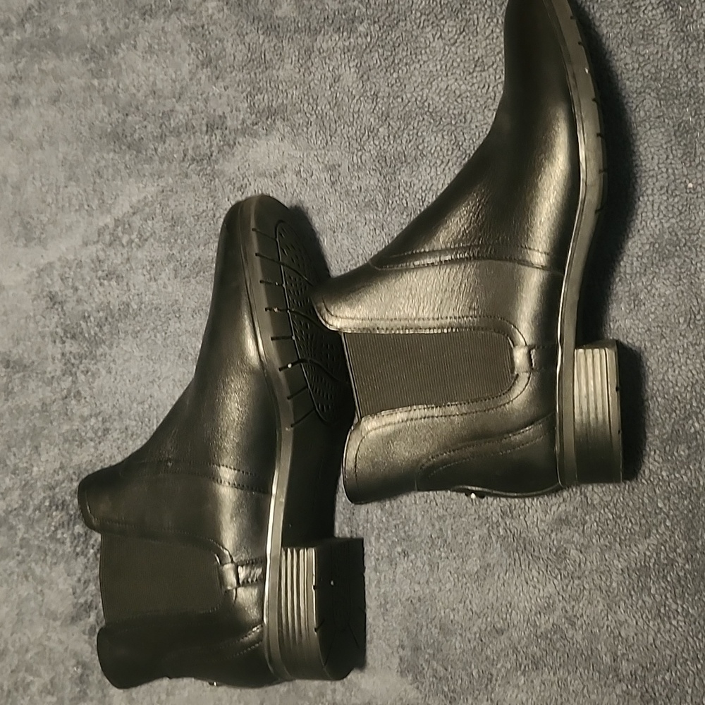Easy Spirit brand slip on ankle booties. Size 6.5 EUC